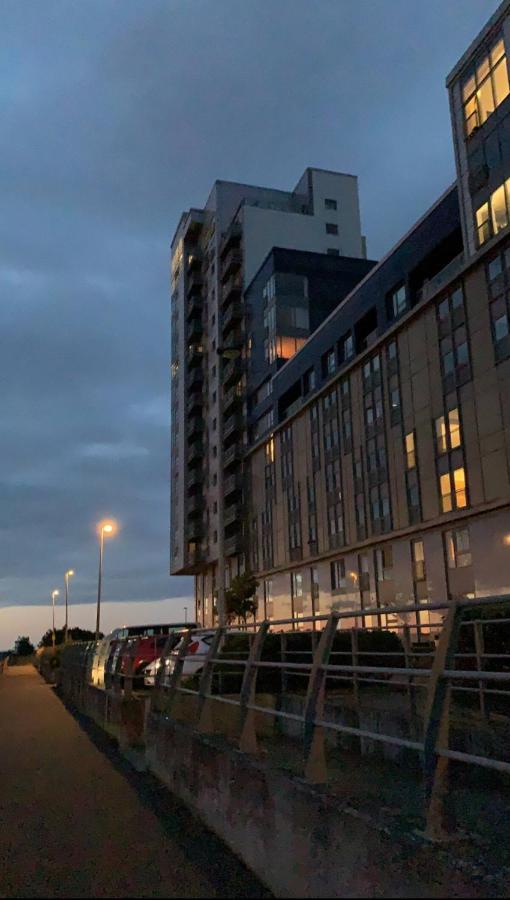 Beautiful Modern Sea-Side Apartment In The City Edinburgh Exterior photo